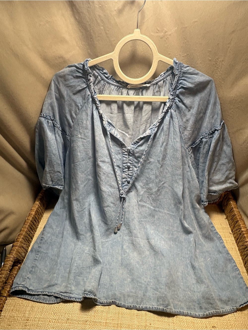 Jane + Delancey 100% Lyocell Chambray Peasant Blouse Women’s Blue Ruffle